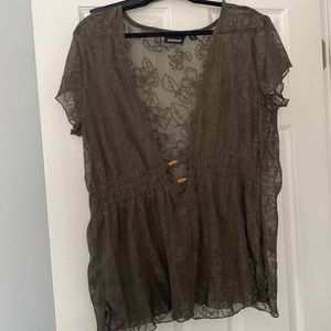 Avenue plus size top super cute just put a tank under
